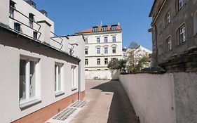 Cozy Apartment In Quiet Courtyard Near Charles Bridge